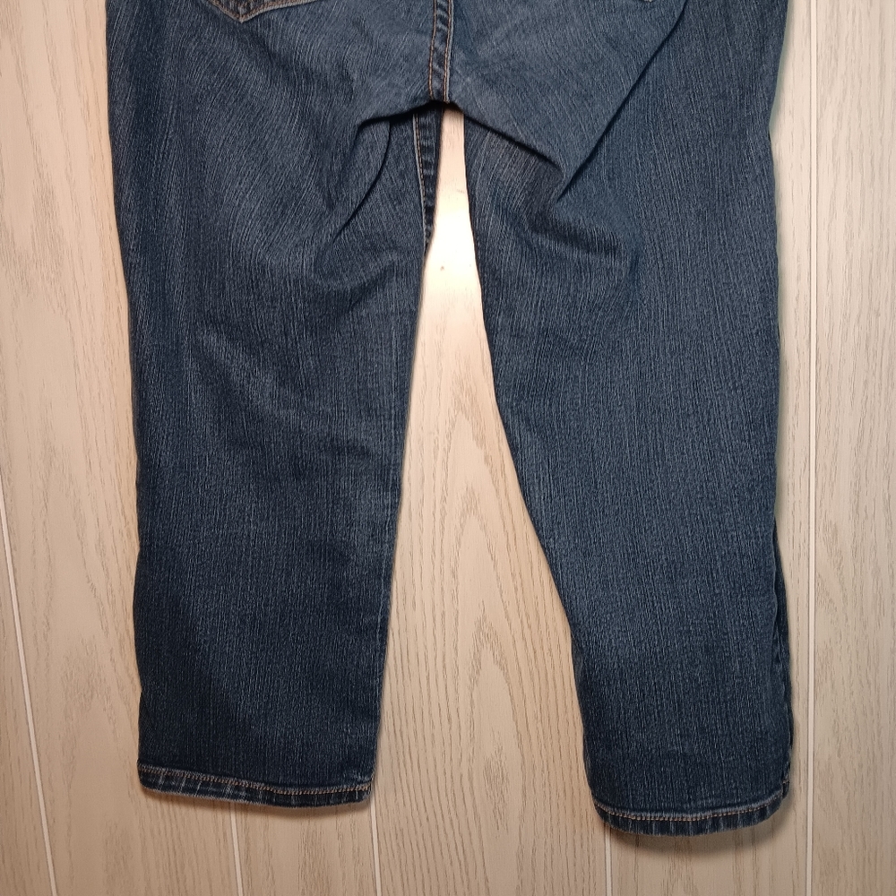 Not your daughter's jeans size 4 Capri dark blue denim with lift tuck technology - Picture 6 of 9